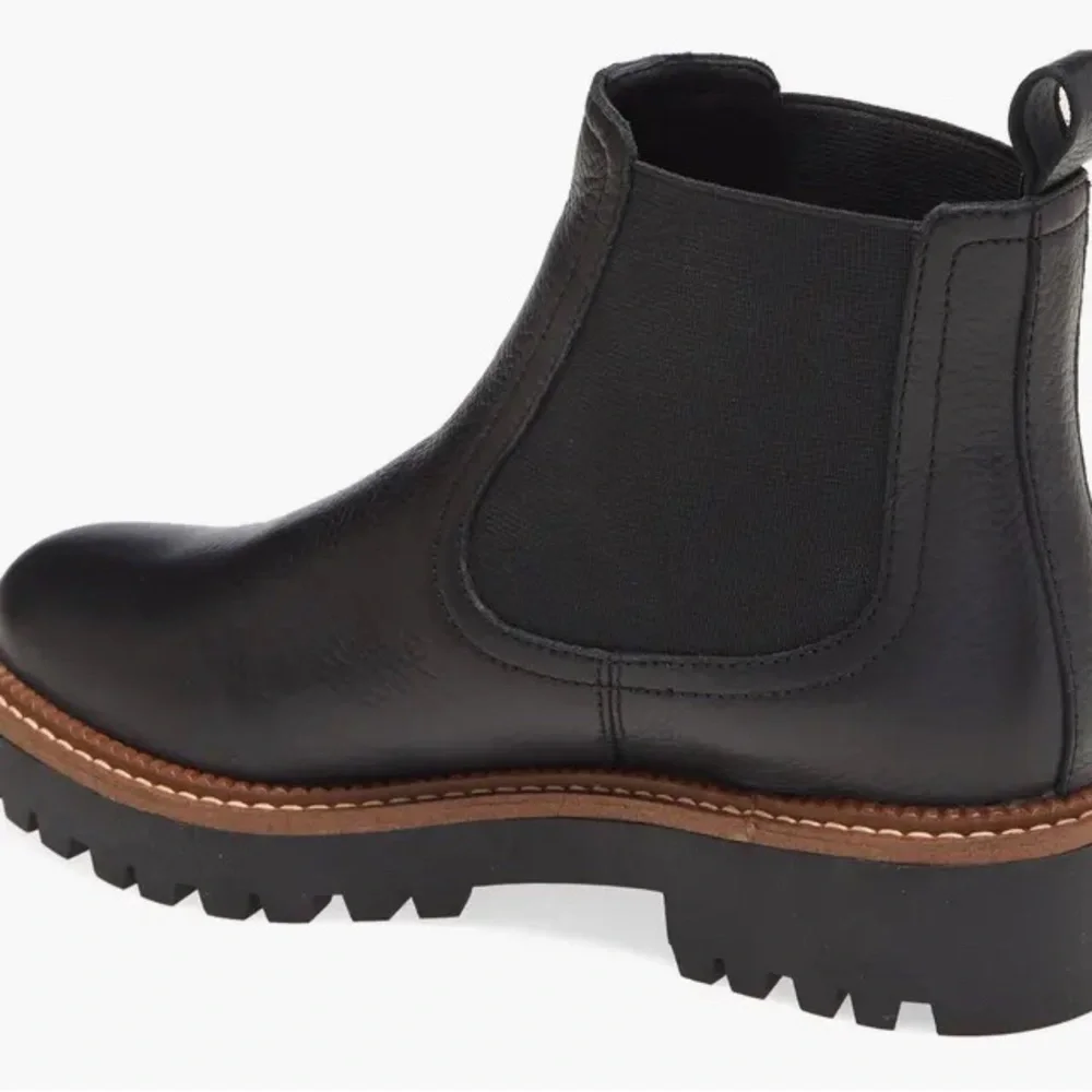Caslon Miller Water Resistant Black Leather Lug Chelsea Boots 4.5M